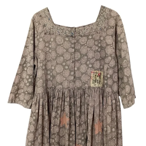 MAGNOLIA PEARL O/S Star Child Gloria Dress Distressed Appliqué Lagenlook Dresses